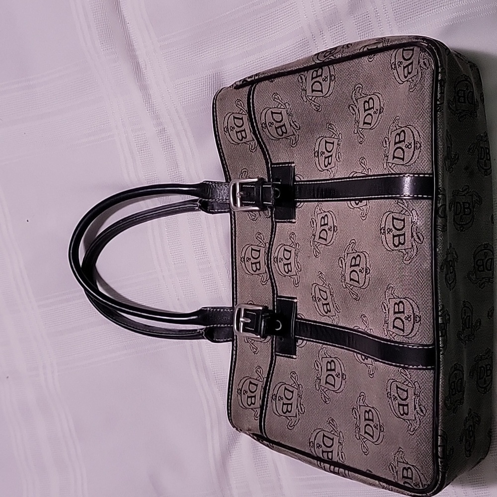 Dooney and bourke hand bag